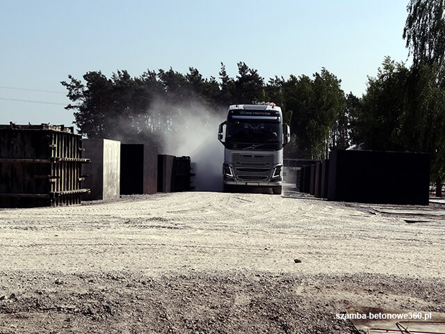 Magazyn szamb betonowych gotowych do transportu do Łosice - certyfikowane zbiorniki z atestem